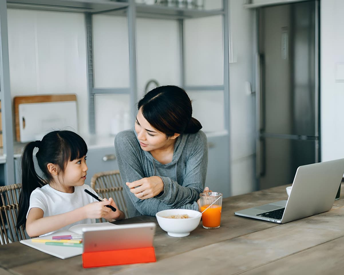 Bekerja dan Mendidik Anak Bisa di Lakukan Ketika Menjadi Virtual Assisten